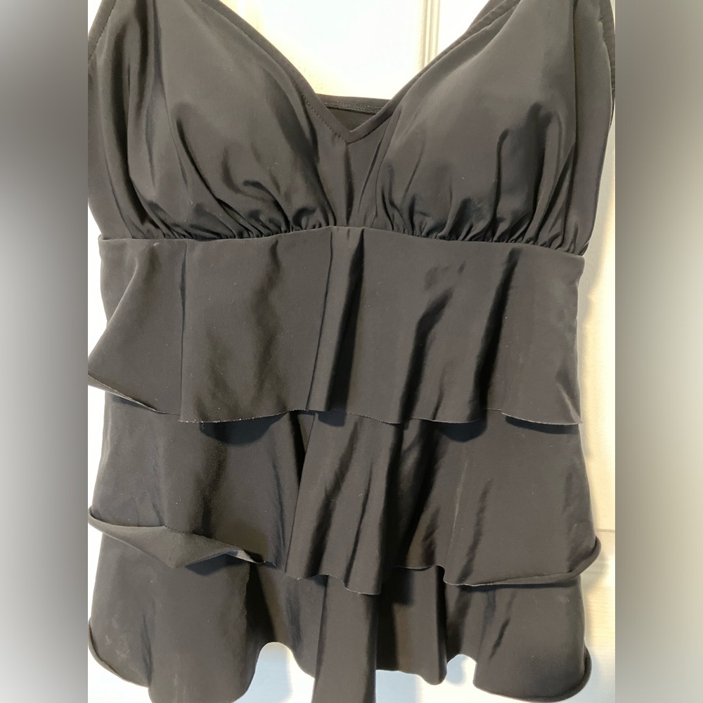 Elegant Black Ruffled Women's Swimsuit Bathing suit Top